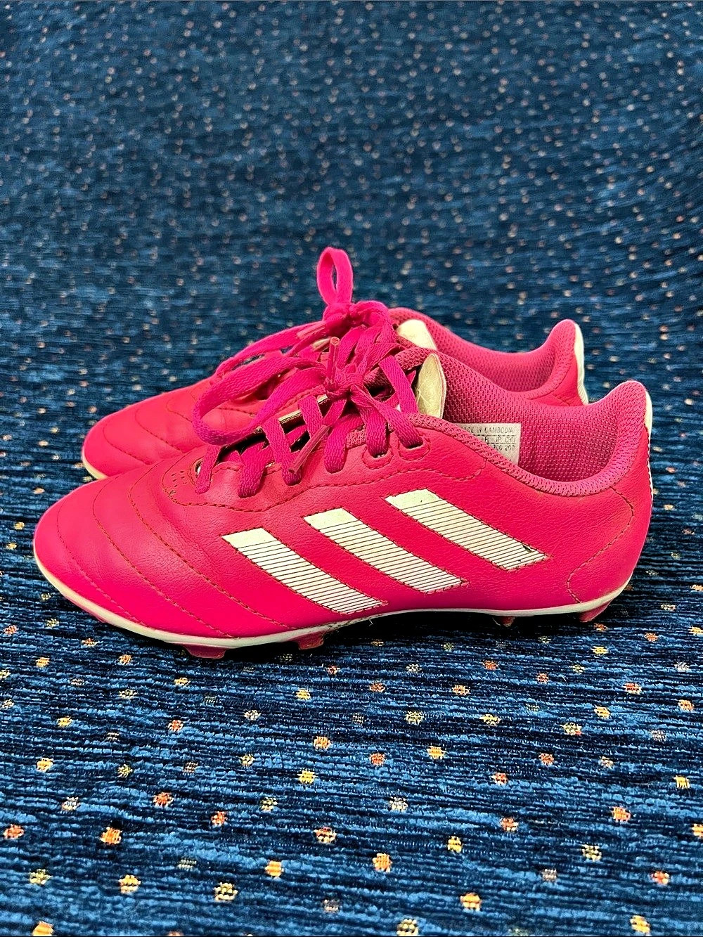 adidas Predator Girls US 1.5 hot Pink & White Soccer cleats